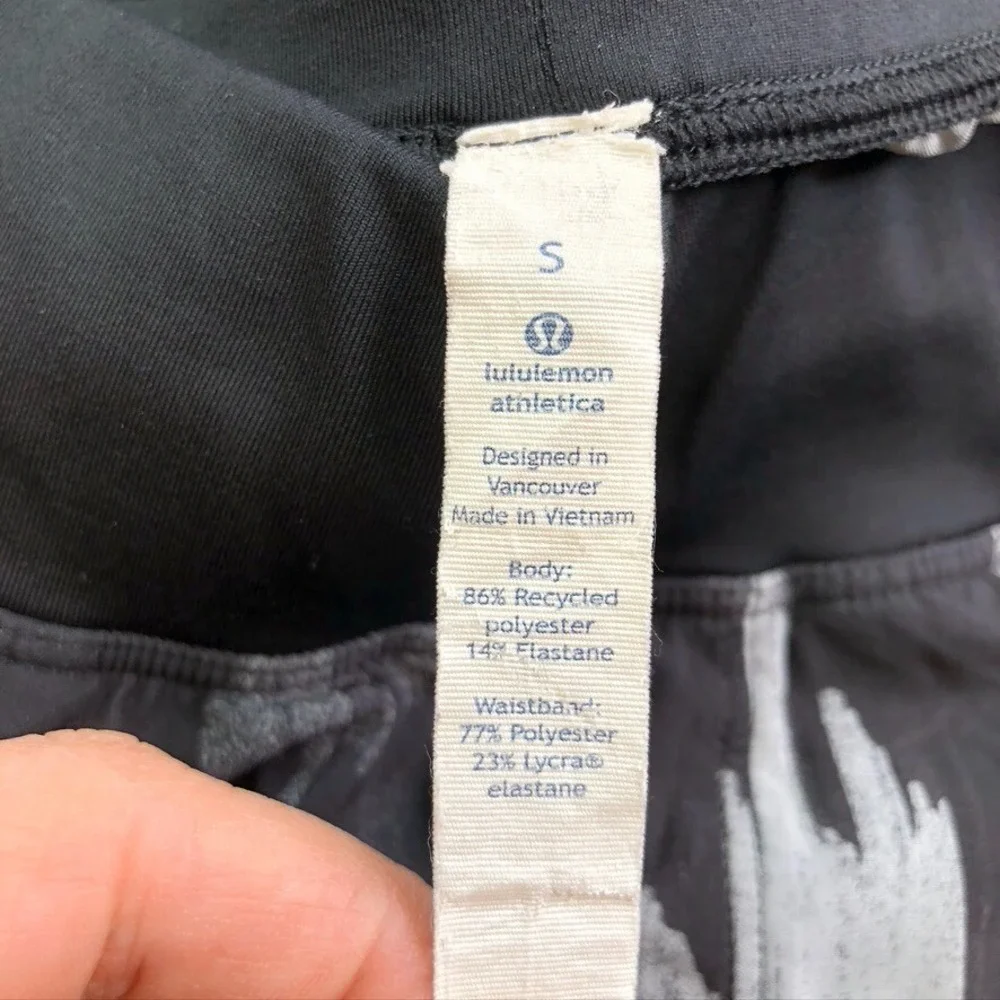 Lululemon T.H.E. Short Luxtreme Linerless 9 Rock Face Mercury Black Mens Small